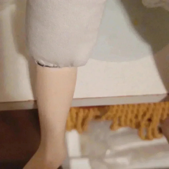 Vintage Tina America's porcelain doll with hat and polkadot dress. - Picture 7 of 10